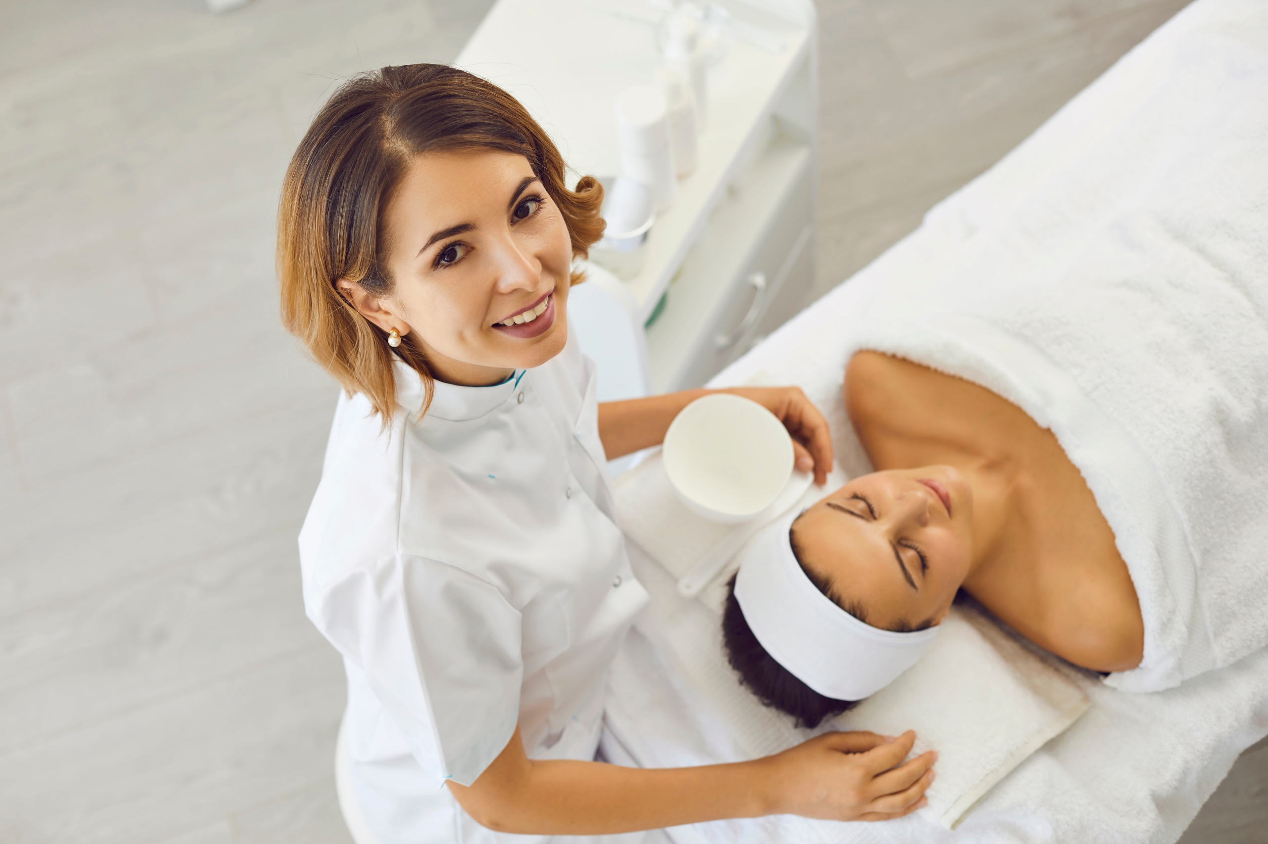 5 Signs You Should See a Dermatologist – Don’t Ignore These